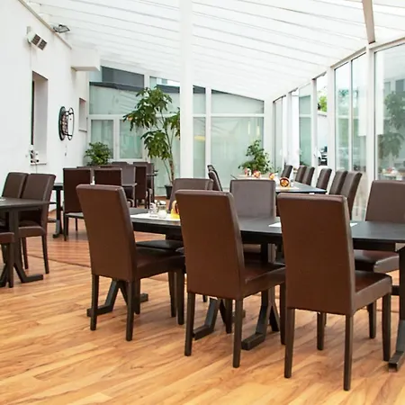 Khail Hotel 3*