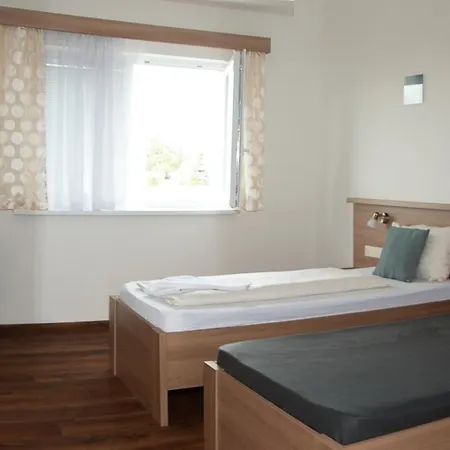 Khail 3* Maria Lanzendorf