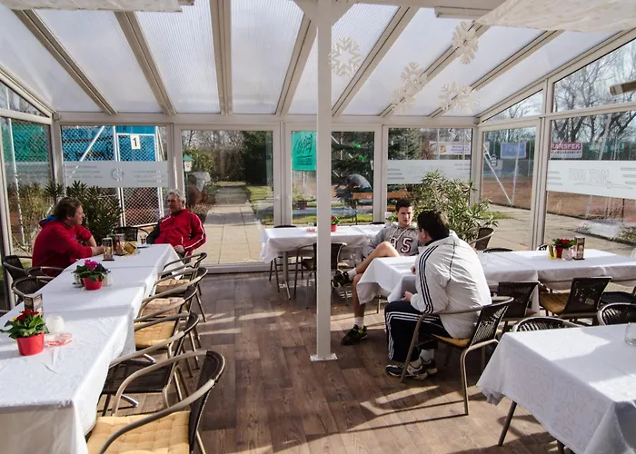 Khail Maria Lanzendorf